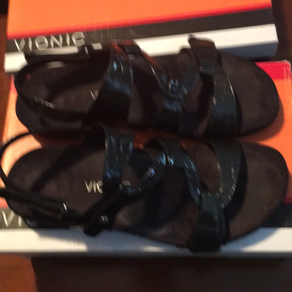 Vionic Black Patent Women’s Sandal